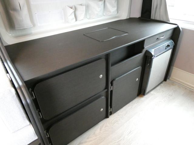 ハイエースバン ＦＯＣＳ　ディパーチャー　キャンピングカー　８ナンバー　ＦＦヒーター　ソーラーパネル　マックスファン　鉛バッテリー２個　１５００Ｗインバーター　走行充電器　外部充電器　フリップダウンモニター　リアヒーター　リアクーラー（20枚目）