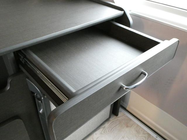 ハイエースバン ＦＯＣＳ　ディパーチャー　キャンピングカー　８ナンバー　ＦＦヒーター　ソーラーパネル　マックスファン　鉛バッテリー２個　１５００Ｗインバーター　走行充電器　外部充電器　フリップダウンモニター　リアヒーター　リアクーラー（23枚目）