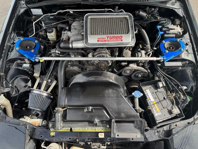 サバンナＲＸ－７ ＧＴ－Ｒ　ＦＵＪＩＴＳＵＢＯマフラー　ＢＬＩＴＺエアクリーナー　ＢＬＩＴＺブローオフバルブ　ＷＥＤＳ　ＳＰＯＲＴ１６インチＡＷ　社外フルバケットシート　社外ステアリング（3枚目）