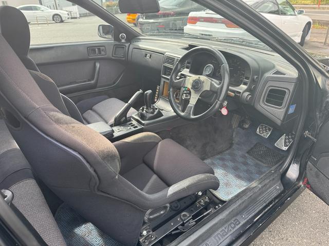 サバンナＲＸ－７ ＧＴ－Ｒ　ＦＵＪＩＴＳＵＢＯマフラー　ＢＬＩＴＺエアクリーナー　ＢＬＩＴＺブローオフバルブ　ＷＥＤＳ　ＳＰＯＲＴ１６インチＡＷ　社外フルバケットシート　社外ステアリング（20枚目）