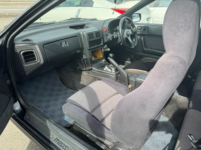 サバンナＲＸ－７ ＧＴ－Ｒ　ＦＵＪＩＴＳＵＢＯマフラー　ＢＬＩＴＺエアクリーナー　ＢＬＩＴＺブローオフバルブ　ＷＥＤＳ　ＳＰＯＲＴ１６インチＡＷ　社外フルバケットシート　社外ステアリング（23枚目）