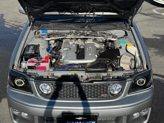 ステージア ２５ｔ　ＲＳ　Ｖ　５速ＭＴ換装車　純正フルエアロ　純正リアスポ　レーシングギア車高調　５ｚｉｇｅｎ１８インチＡＷ　ＢＬＩＴＺ追加メーター　社外エアクリ　ＸＥＮＯＮヘッドライト　カーボンボンネット（17枚目）