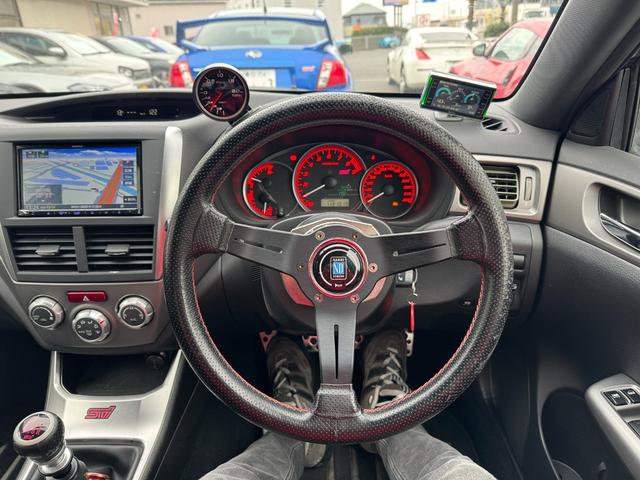 インプレッサ ＷＲＸ　ＳＴｉ　スペックＣ　純正ＳＴＩ１８インチＡＷ　ＮＡＲＤＩステアリング　柿本マフラー　Ｄｅｆｉ追加メーター　ワークスベルクイックリリース　ケンウッドナビ　ＥＴＣ（2枚目）