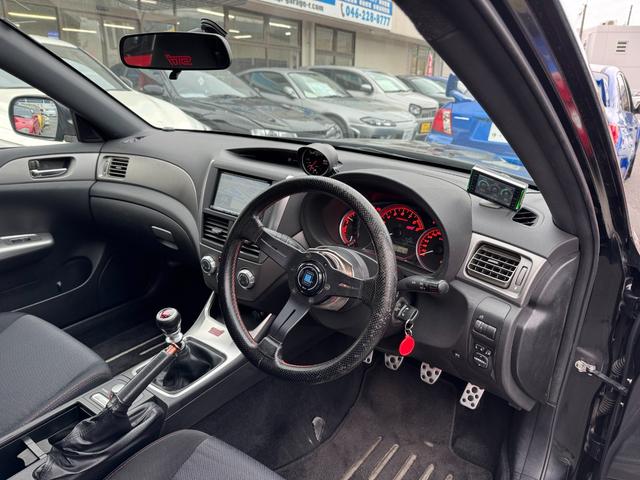 インプレッサ ＷＲＸ　ＳＴｉ　スペックＣ　純正ＳＴＩ１８インチＡＷ　ＮＡＲＤＩステアリング　柿本マフラー　Ｄｅｆｉ追加メーター　ワークスベルクイックリリース　ケンウッドナビ　ＥＴＣ（17枚目）