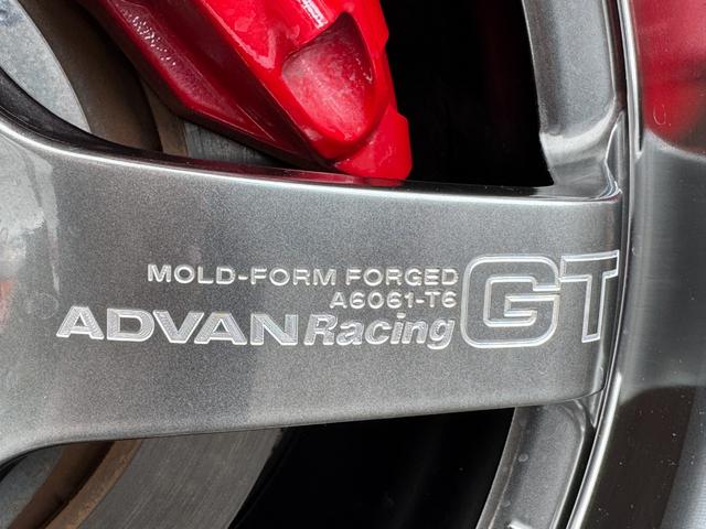 スカイライン ４００Ｒ　３リッター　Ｖ６ツインターボエンジン　ＡＤＶＡＮ　Ｒａｃｉｎｇ　ＧＴ　１９インチＡＷ　ＨＫＳスポーツマフラー　ＢＯＳＥサウンドシステム　純正サスペンション　ＥＴＣ　ドラレコ（12枚目）