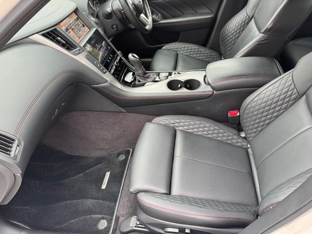 スカイライン ４００Ｒ　３リッター　Ｖ６ツインターボエンジン　ＡＤＶＡＮ　Ｒａｃｉｎｇ　ＧＴ　１９インチＡＷ　ＨＫＳスポーツマフラー　ＢＯＳＥサウンドシステム　純正サスペンション　ＥＴＣ　ドラレコ（25枚目）