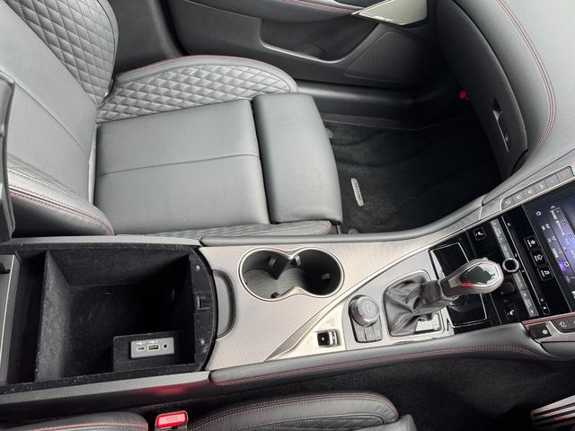 スカイライン ４００Ｒ　３リッター　Ｖ６ツインターボエンジン　ＡＤＶＡＮ　Ｒａｃｉｎｇ　ＧＴ　１９インチＡＷ　ＨＫＳスポーツマフラー　ＢＯＳＥサウンドシステム　純正サスペンション　ＥＴＣ　ドラレコ（35枚目）