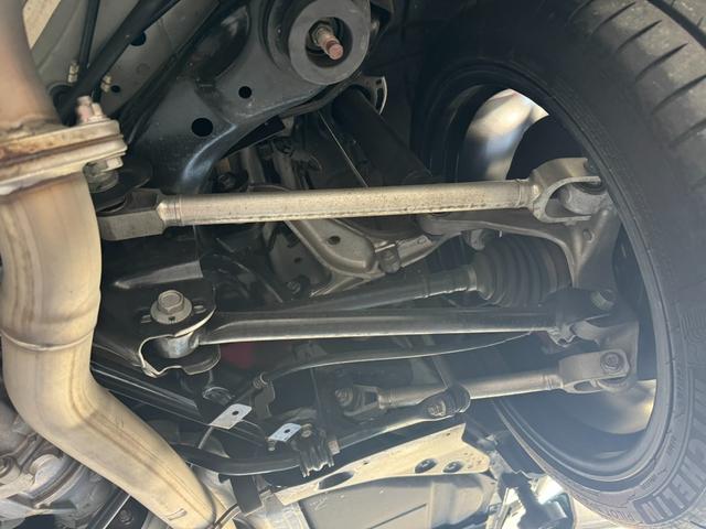 スカイライン ４００Ｒ　３リッター　Ｖ６ツインターボエンジン　ＡＤＶＡＮ　Ｒａｃｉｎｇ　ＧＴ　１９インチＡＷ　ＨＫＳスポーツマフラー　ＢＯＳＥサウンドシステム　純正サスペンション　ＥＴＣ　ドラレコ（60枚目）