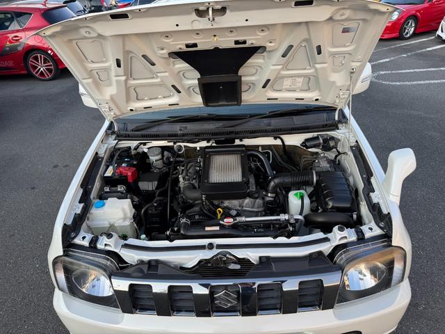ジムニー ランドベンチャー　直列３気筒ＤＯＨＣインタークーラーターボエンジン　１６インチアルミホイール　純正マフラー　革シート　シートヒーター　ＥＴＣ　ドラレコ（3枚目）