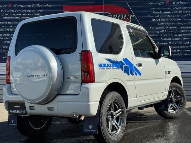 ジムニー ランドベンチャー　直列３気筒ＤＯＨＣインタークーラーターボエンジン　１６インチアルミホイール　純正マフラー　革シート　シートヒーター　ＥＴＣ　ドラレコ（5枚目）