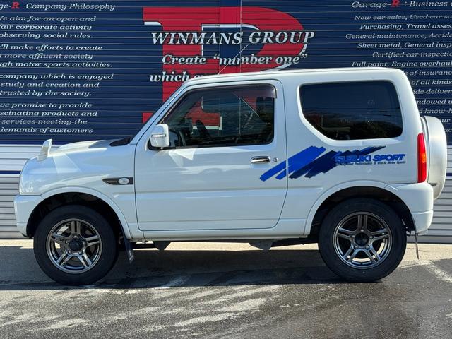 ジムニー ランドベンチャー　直列３気筒ＤＯＨＣインタークーラーターボエンジン　１６インチアルミホイール　純正マフラー　革シート　シートヒーター　ＥＴＣ　ドラレコ（8枚目）