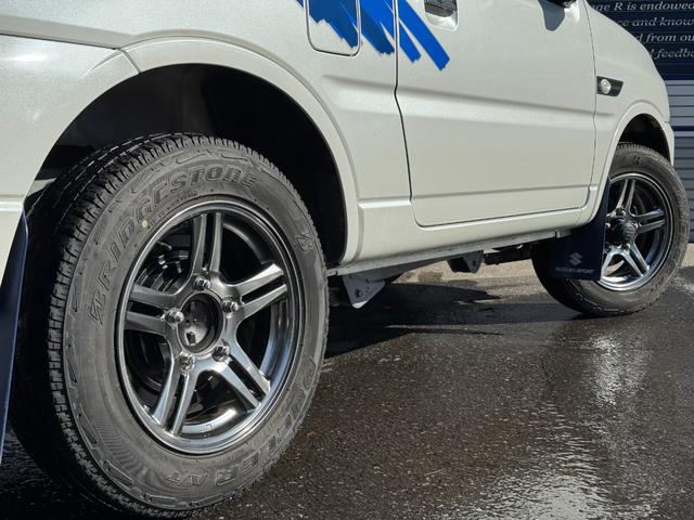 ジムニー ランドベンチャー　直列３気筒ＤＯＨＣインタークーラーターボエンジン　１６インチアルミホイール　純正マフラー　革シート　シートヒーター　ＥＴＣ　ドラレコ（9枚目）