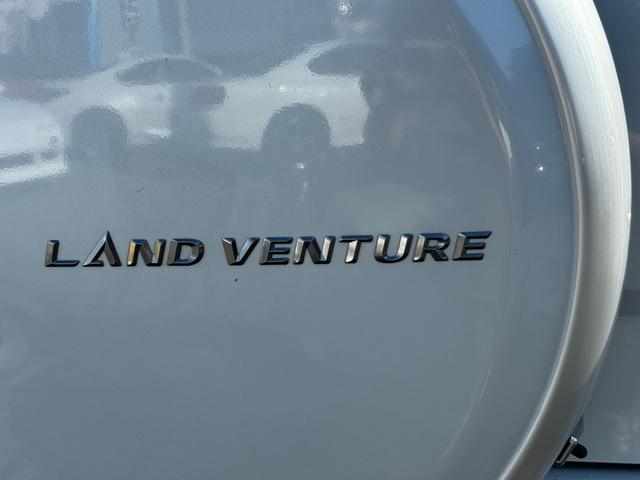 ジムニー ランドベンチャー　直列３気筒ＤＯＨＣインタークーラーターボエンジン　１６インチアルミホイール　純正マフラー　革シート　シートヒーター　ＥＴＣ　ドラレコ（11枚目）