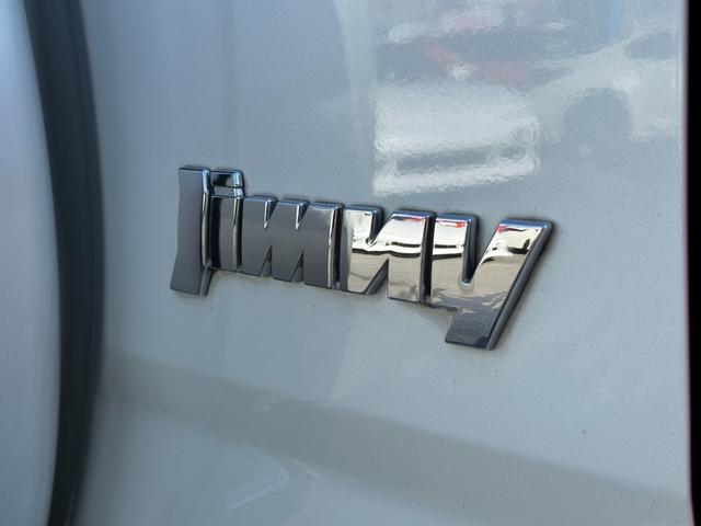 ジムニー ランドベンチャー　直列３気筒ＤＯＨＣインタークーラーターボエンジン　１６インチアルミホイール　純正マフラー　革シート　シートヒーター　ＥＴＣ　ドラレコ（12枚目）