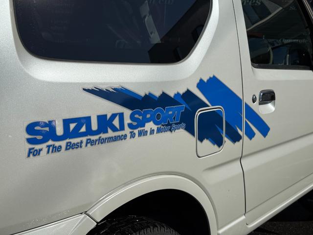 ジムニー ランドベンチャー　直列３気筒ＤＯＨＣインタークーラーターボエンジン　１６インチアルミホイール　純正マフラー　革シート　シートヒーター　ＥＴＣ　ドラレコ（14枚目）