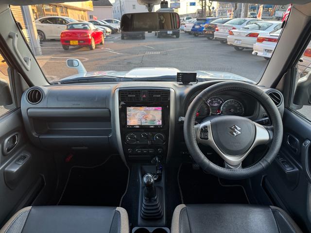 ジムニー ランドベンチャー　直列３気筒ＤＯＨＣインタークーラーターボエンジン　１６インチアルミホイール　純正マフラー　革シート　シートヒーター　ＥＴＣ　ドラレコ（19枚目）