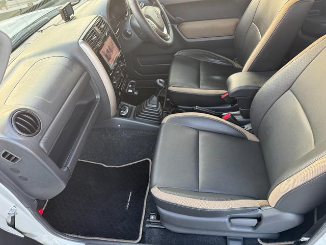 ジムニー ランドベンチャー　直列３気筒ＤＯＨＣインタークーラーターボエンジン　１６インチアルミホイール　純正マフラー　革シート　シートヒーター　ＥＴＣ　ドラレコ（25枚目）