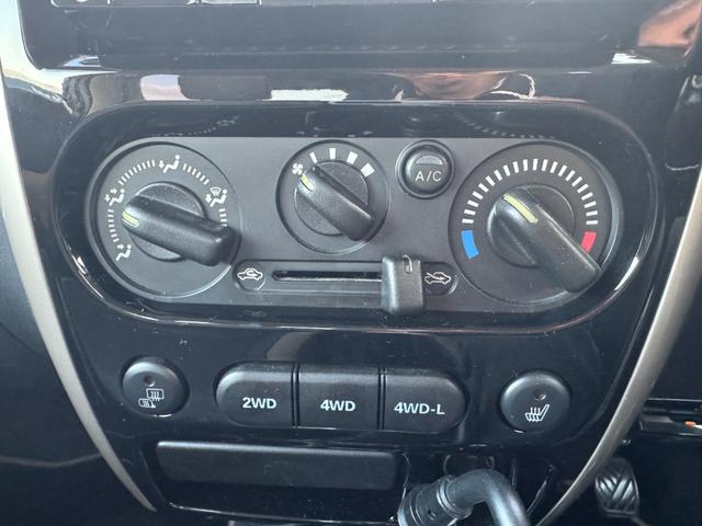 ジムニー ランドベンチャー　直列３気筒ＤＯＨＣインタークーラーターボエンジン　１６インチアルミホイール　純正マフラー　革シート　シートヒーター　ＥＴＣ　ドラレコ（31枚目）