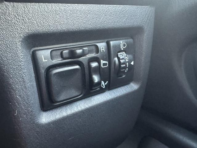 ジムニー ランドベンチャー　直列３気筒ＤＯＨＣインタークーラーターボエンジン　１６インチアルミホイール　純正マフラー　革シート　シートヒーター　ＥＴＣ　ドラレコ（34枚目）