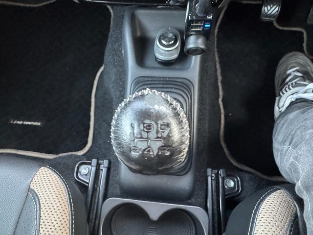 ジムニー ランドベンチャー　直列３気筒ＤＯＨＣインタークーラーターボエンジン　１６インチアルミホイール　純正マフラー　革シート　シートヒーター　ＥＴＣ　ドラレコ（36枚目）