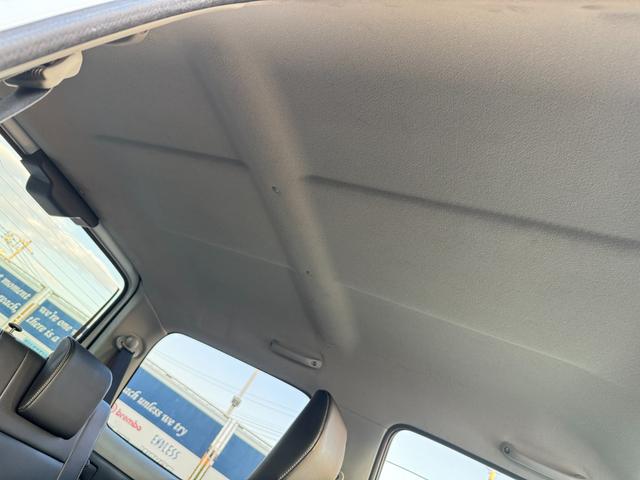 ジムニー ランドベンチャー　直列３気筒ＤＯＨＣインタークーラーターボエンジン　１６インチアルミホイール　純正マフラー　革シート　シートヒーター　ＥＴＣ　ドラレコ（42枚目）