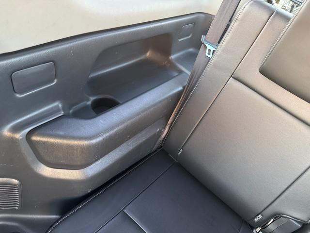 ジムニー ランドベンチャー　直列３気筒ＤＯＨＣインタークーラーターボエンジン　１６インチアルミホイール　純正マフラー　革シート　シートヒーター　ＥＴＣ　ドラレコ（44枚目）