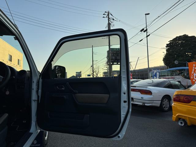 ジムニー ランドベンチャー　直列３気筒ＤＯＨＣインタークーラーターボエンジン　１６インチアルミホイール　純正マフラー　革シート　シートヒーター　ＥＴＣ　ドラレコ（51枚目）