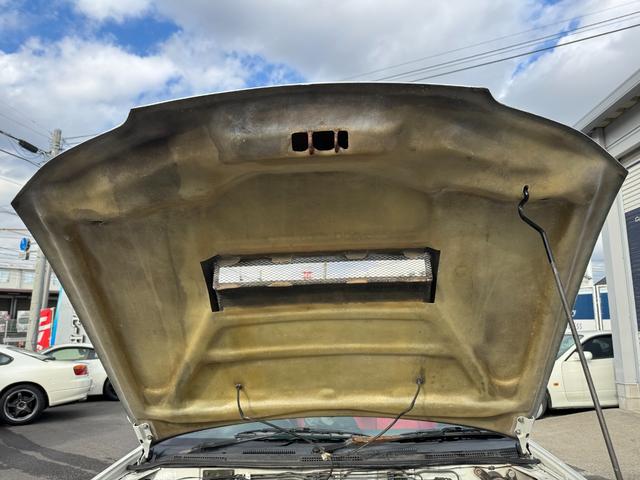 シルビア スペックＲ　柿本改マフラー　ＡＤＶＡＮ１７インチＡＷ　社外車高調　Ａｕｔｏ　Ｇａｕｇｅ　追加メーター　ＢＬＩＴＺ　追加メーター・ブーストコントローラー　ｍｏｍｏ製ステアリング　ＢＲＩＤＥシート　ＨＫＳエアクリ（6枚目）