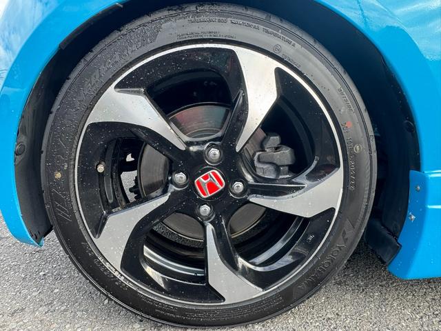 ご希望であれば、別途費用にて社外パーツ（エアロ、マフラー、ホイール）の取付やチューニング・カスタマイズ後にご納車させて頂く事も可能でございます！