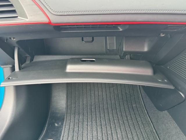 ガレージアール厚木店ではＬＩＮＥでのお問合せにも対応しております！ＱＲコードから登録して頂き詳細画像や状態についてなど、何でもどしどしお問合せ下さい！