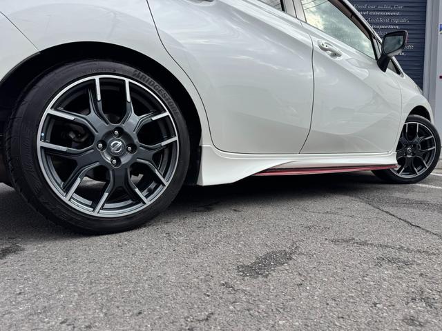 ノート ニスモ　Ｓ　純正マフラー　純正シート　ＮＩＳＭＯメーター　純正１７インチＡＷ　日産純正ナビ　フルセグ　Ｂｌｕｅｔｏｏｔｈ機能　ドライブレコーダー（9枚目）