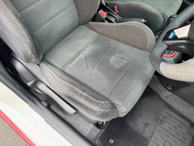 ノート ニスモ　Ｓ　純正マフラー　純正シート　ＮＩＳＭＯメーター　純正１７インチＡＷ　日産純正ナビ　フルセグ　Ｂｌｕｅｔｏｏｔｈ機能　ドライブレコーダー（20枚目）