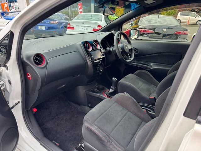 ノート ニスモ　Ｓ　純正マフラー　純正シート　ＮＩＳＭＯメーター　純正１７インチＡＷ　日産純正ナビ　フルセグ　Ｂｌｕｅｔｏｏｔｈ機能　ドライブレコーダー（21枚目）