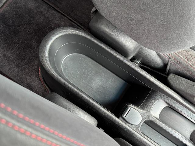 ノート ニスモ　Ｓ　純正マフラー　純正シート　ＮＩＳＭＯメーター　純正１７インチＡＷ　日産純正ナビ　フルセグ　Ｂｌｕｅｔｏｏｔｈ機能　ドライブレコーダー（35枚目）