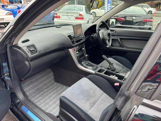 レガシィツーリングワゴン ２．０ＧＴアルカンターラセレクション　純正ビルシュタインサスペンション　純正マフラー　純正１７インチＡＷ　純正パワーシート　純正ステアリング　Ｓｔｒａｄａナビ　ＥＴＣ　ＭＴモード付（21枚目）