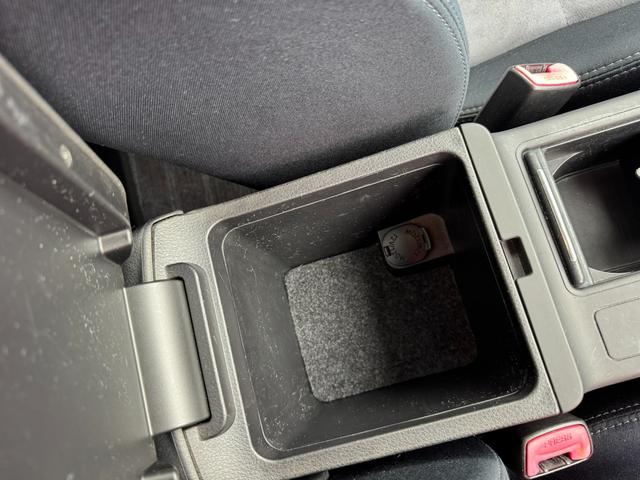 レガシィツーリングワゴン ２．０ＧＴアルカンターラセレクション　純正ビルシュタインサスペンション　純正マフラー　純正１７インチＡＷ　純正パワーシート　純正ステアリング　Ｓｔｒａｄａナビ　ＥＴＣ　ＭＴモード付（35枚目）