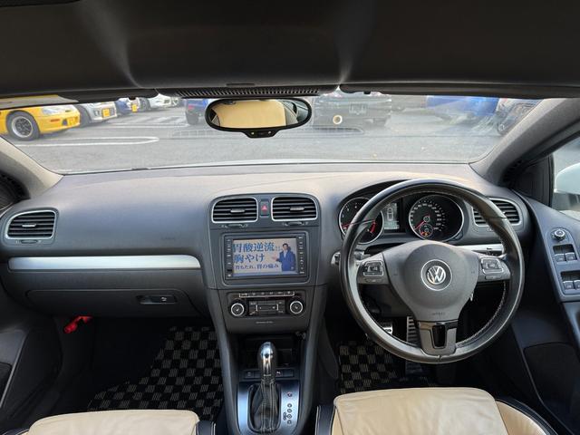 ゴルフカブリオレ エクスクルーシブ　１．４Ｌ　直列４気筒ＤＯＨＣツインチャージャーエンジン　オープン仕様　純正サスペンション　純正マフラー　クラリオン製　ナビ　バックモニター付　ＥＴＣ（15枚目）