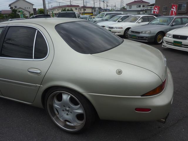 レパードＪ．フェリー タイプＬ　現状販売車　バットフェイス加工ボンネット　車高調　ベージュ革シート　実走行６４，９９６ｋｍ　１９インチアルミ　爆音マフラー　タイミングベルト交換済み　ウッドパネル＆ウッドＭＯＭＯステ（17枚目）