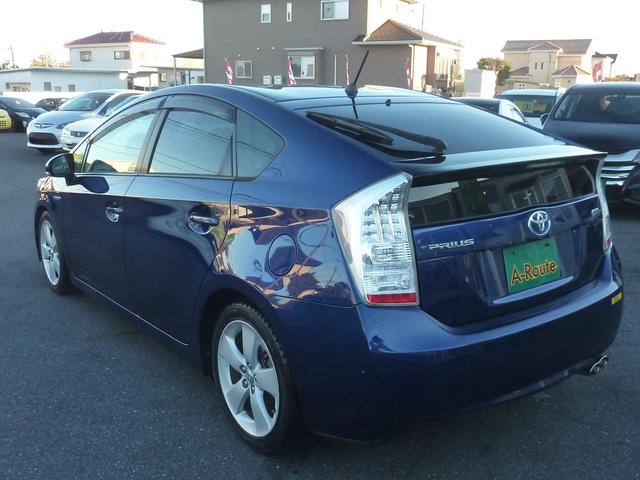 プリウス Ｓツーリングセレクション　禁煙車　純正ＳＤナビ　ＢＬＵＥＴＯＯＴＨ　バックカメラ　フルセグ　ダウンサス　ガナドールマフラー　ＬＥＤヘッドライト　純正１７インチアルミ　実走行３３，１０１ｋｍ（17枚目）