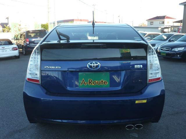 プリウス Ｓツーリングセレクション　禁煙車　純正ＳＤナビ　ＢＬＵＥＴＯＯＴＨ　バックカメラ　フルセグ　ダウンサス　ガナドールマフラー　ＬＥＤヘッドライト　純正１７インチアルミ　実走行３３，１０１ｋｍ（18枚目）