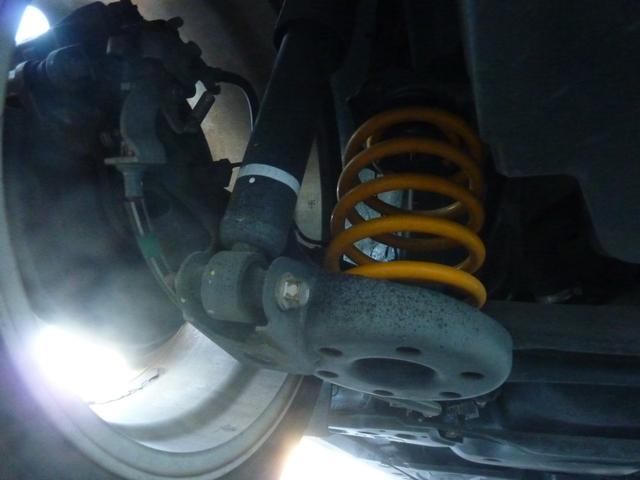 プリウス Ｓツーリングセレクション　禁煙車　純正ＳＤナビ　ＢＬＵＥＴＯＯＴＨ　バックカメラ　フルセグ　ダウンサス　ガナドールマフラー　ＬＥＤヘッドライト　純正１７インチアルミ　実走行３３，１０１ｋｍ（30枚目）