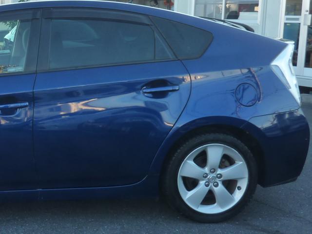 プリウス Ｓツーリングセレクション　禁煙車　純正ＳＤナビ　ＢＬＵＥＴＯＯＴＨ　バックカメラ　フルセグ　ダウンサス　ガナドールマフラー　ＬＥＤヘッドライト　純正１７インチアルミ　実走行３３，１０１ｋｍ（36枚目）