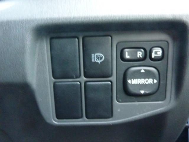 プリウス Ｓツーリングセレクション　禁煙車　純正ＳＤナビ　ＢＬＵＥＴＯＯＴＨ　バックカメラ　フルセグ　ダウンサス　ガナドールマフラー　ＬＥＤヘッドライト　純正１７インチアルミ　実走行３３，１０１ｋｍ（46枚目）