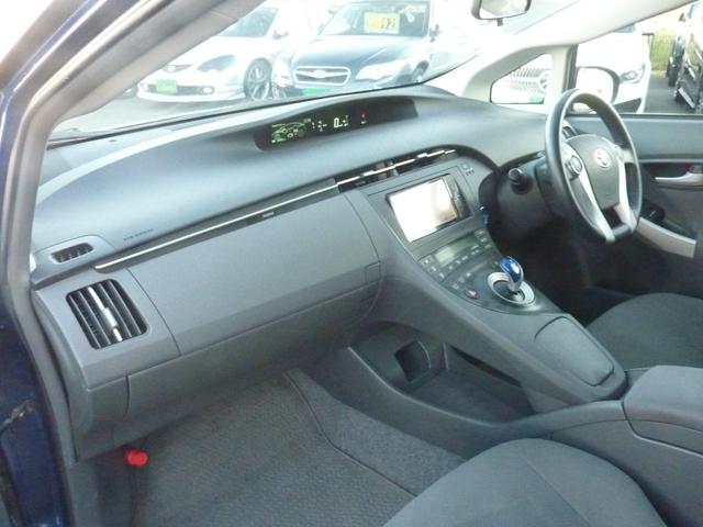 プリウス Ｓツーリングセレクション　禁煙車　純正ＳＤナビ　ＢＬＵＥＴＯＯＴＨ　バックカメラ　フルセグ　ダウンサス　ガナドールマフラー　ＬＥＤヘッドライト　純正１７インチアルミ　実走行３３，１０１ｋｍ（58枚目）