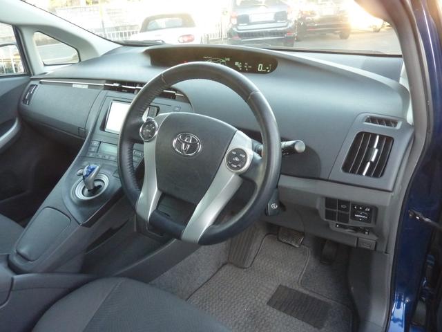 プリウス Ｓツーリングセレクション　禁煙車　純正ＳＤナビ　ＢＬＵＥＴＯＯＴＨ　バックカメラ　フルセグ　ダウンサス　ガナドールマフラー　ＬＥＤヘッドライト　純正１７インチアルミ　実走行３３，１０１ｋｍ（60枚目）