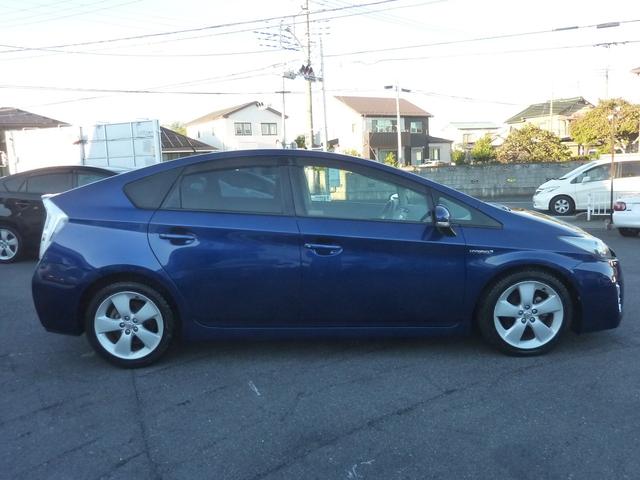 プリウス Ｓツーリングセレクション　禁煙車　純正ＳＤナビ　ＢＬＵＥＴＯＯＴＨ　バックカメラ　フルセグ　ダウンサス　ガナドールマフラー　ＬＥＤヘッドライト　純正１７インチアルミ　実走行３３，１０１ｋｍ（77枚目）