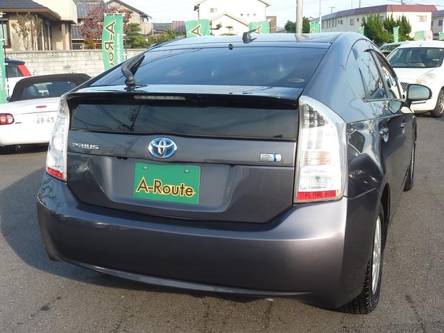 プリウス Ｓ　ＬＥＤエディション　ＨＶバッテリー測定検査済み　ドラレコ　ＢＬＵＥＴＯＯＴＨ　バックカメラ　ＥＴＣ　フルセグ　新品黒革調シートカバー＆ハンドルカバー　ＬＥＤヘッドライト　スマートキー×２　１５ＡＷ　実走行５８，２３２ｋｍ（6枚目）