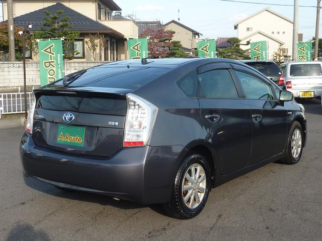 プリウス Ｓ　ＬＥＤエディション　ＨＶバッテリー測定検査済み　ドラレコ　ＢＬＵＥＴＯＯＴＨ　バックカメラ　ＥＴＣ　フルセグ　新品黒革調シートカバー＆ハンドルカバー　ＬＥＤヘッドライト　スマートキー×２　１５ＡＷ　実走行５８，２３２ｋｍ（17枚目）