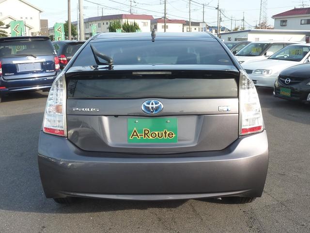 プリウス Ｓ　ＬＥＤエディション　ＨＶバッテリー測定検査済み　ドラレコ　ＢＬＵＥＴＯＯＴＨ　バックカメラ　ＥＴＣ　フルセグ　新品黒革調シートカバー＆ハンドルカバー　ＬＥＤヘッドライト　スマートキー×２　１５ＡＷ　実走行５８，２３２ｋｍ（18枚目）