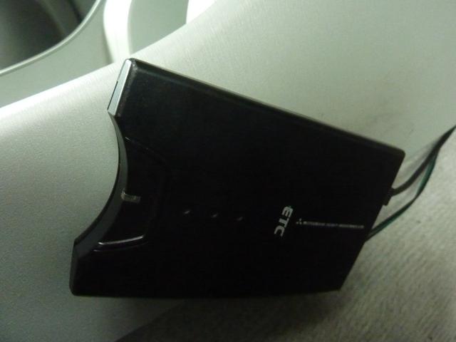 プリウス Ｓ　ＬＥＤエディション　ＨＶバッテリー測定検査済み　ドラレコ　ＢＬＵＥＴＯＯＴＨ　バックカメラ　ＥＴＣ　フルセグ　新品黒革調シートカバー＆ハンドルカバー　ＬＥＤヘッドライト　スマートキー×２　１５ＡＷ　実走行５８，２３２ｋｍ（39枚目）